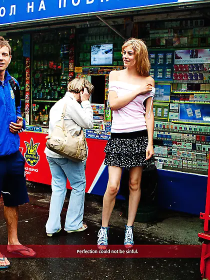 Wet blonde teen exposing her tasty body in...