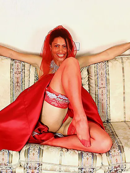 The brunette milf Neli Anilos looks absolutely great in the red