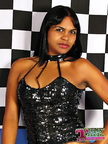 Chocolate tgirl in a little black dress